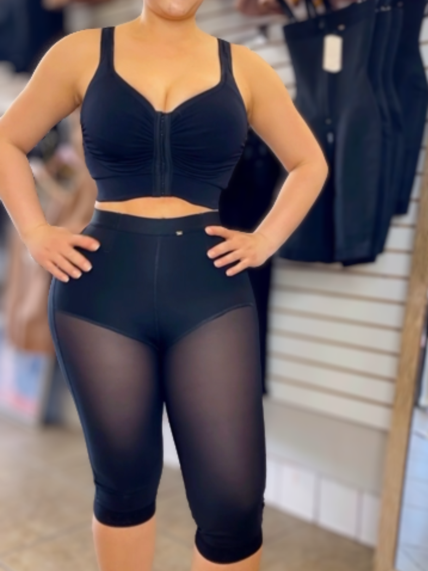 75 SCULPTED  SNATCH CAPRI